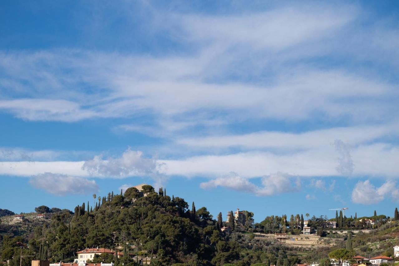 110 - Casa Sole Vista Mare, In Centro 100 Metri Spiaggia Apartman Bordighera Kültér fotó