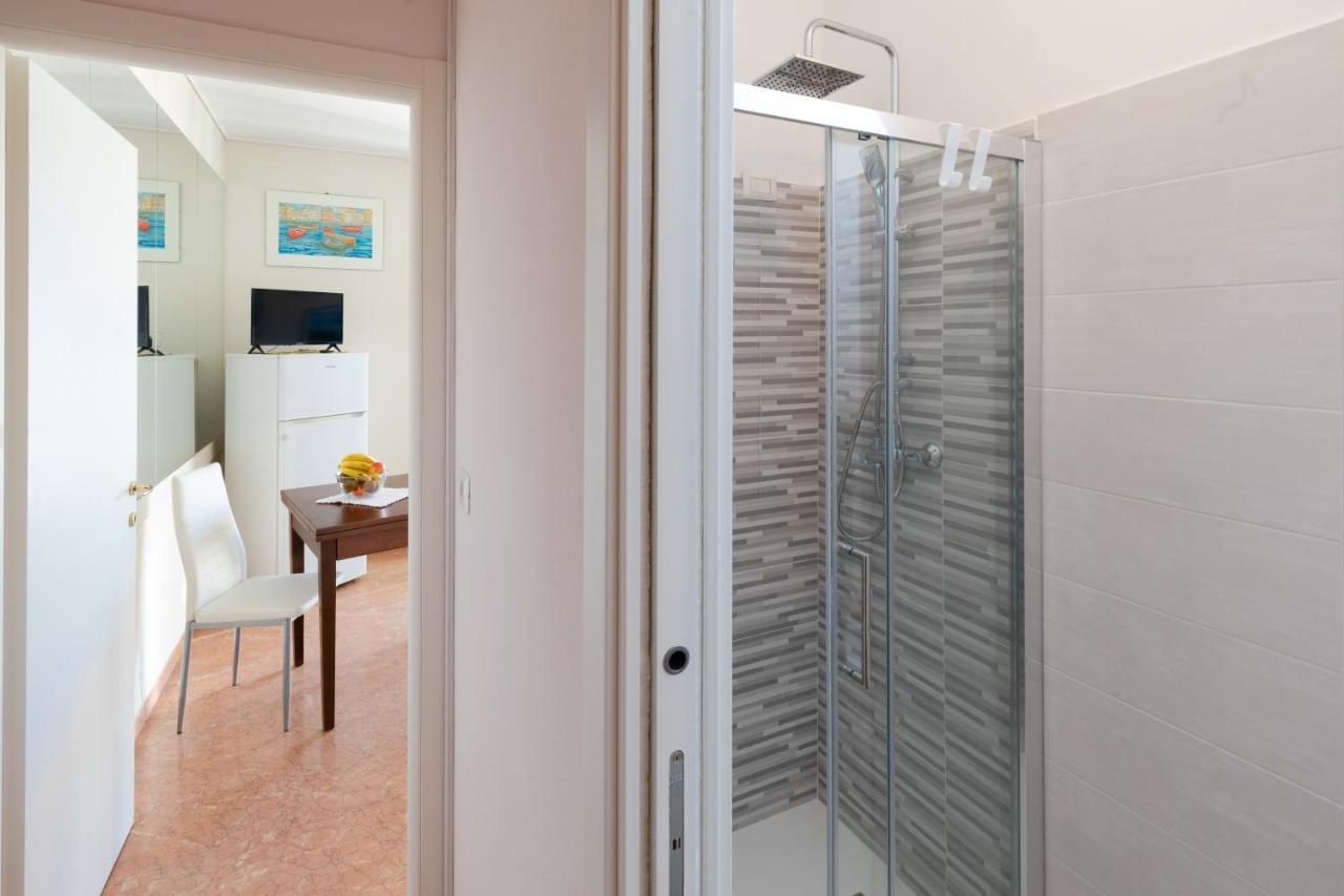 110 - Casa Sole Vista Mare, In Centro 100 Metri Spiaggia Apartman Bordighera Kültér fotó