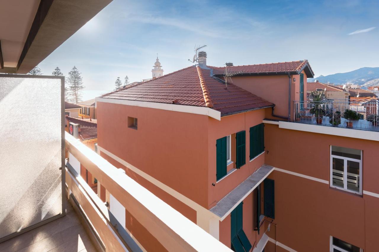 110 - Casa Sole Vista Mare, In Centro 100 Metri Spiaggia Apartman Bordighera Kültér fotó